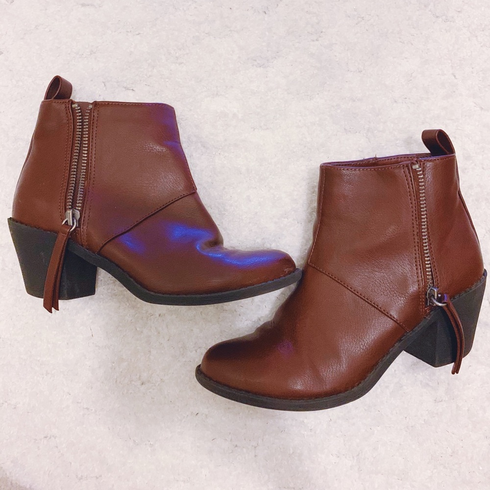 Maroon booties